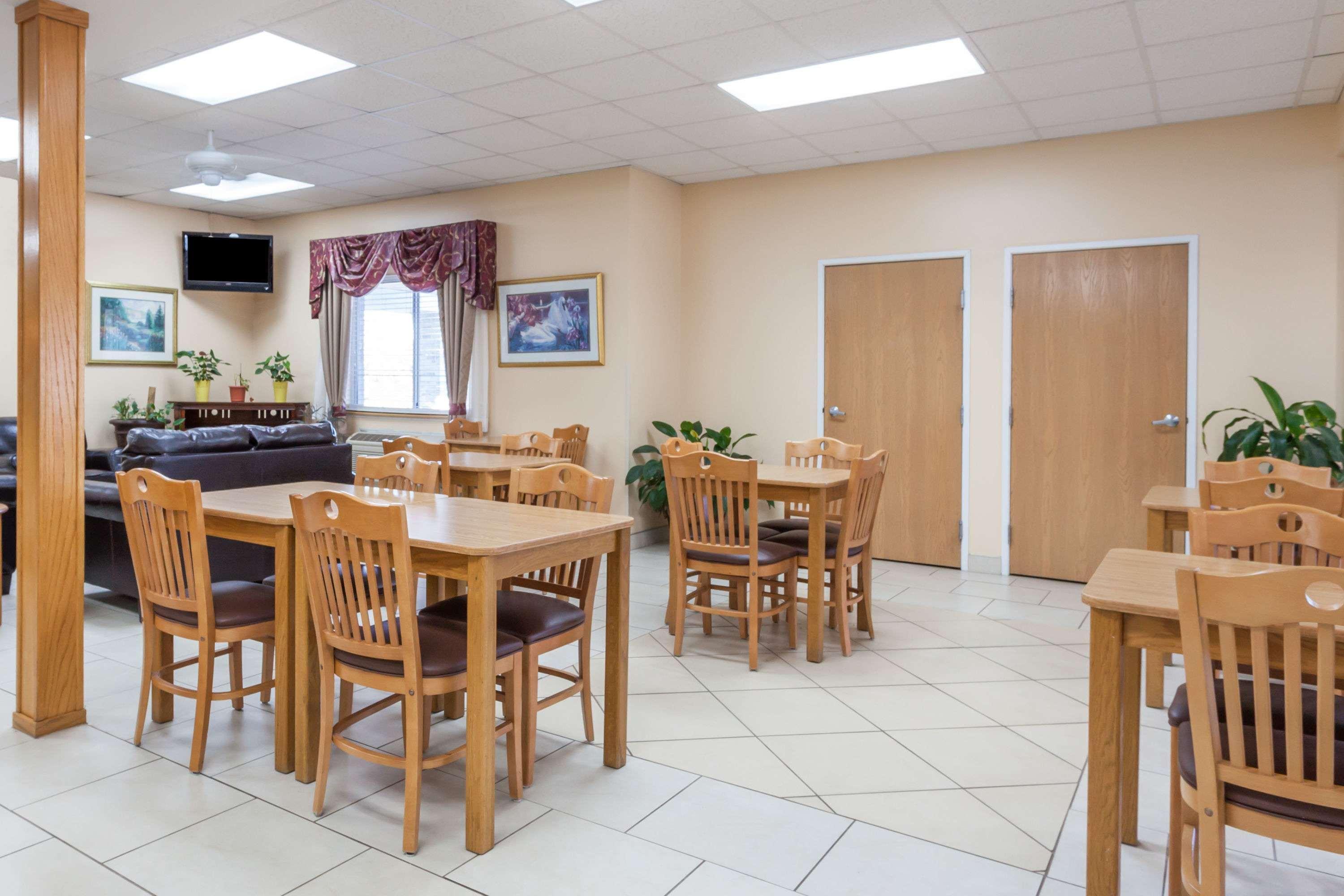 Days Inn By Wyndham Imlay City Bagian luar foto
