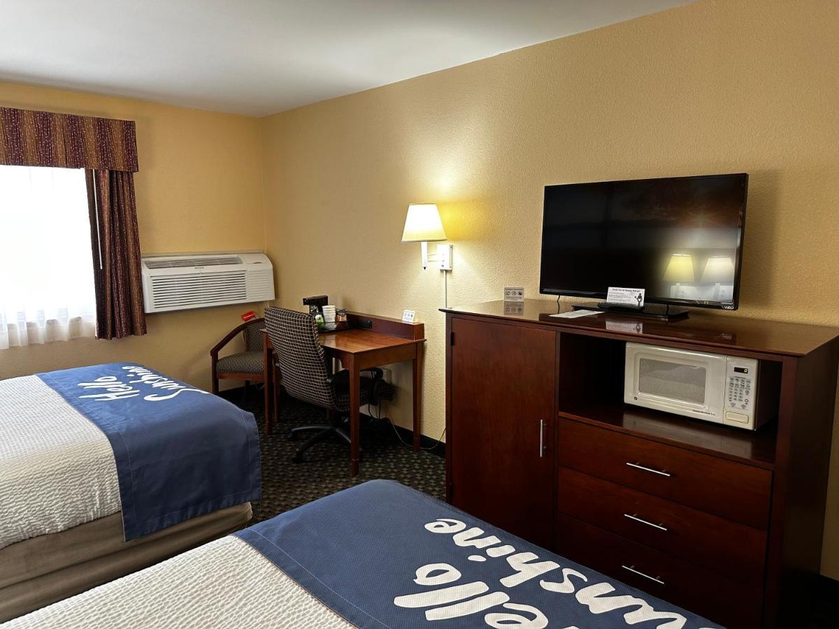 Days Inn By Wyndham Imlay City Bagian luar foto