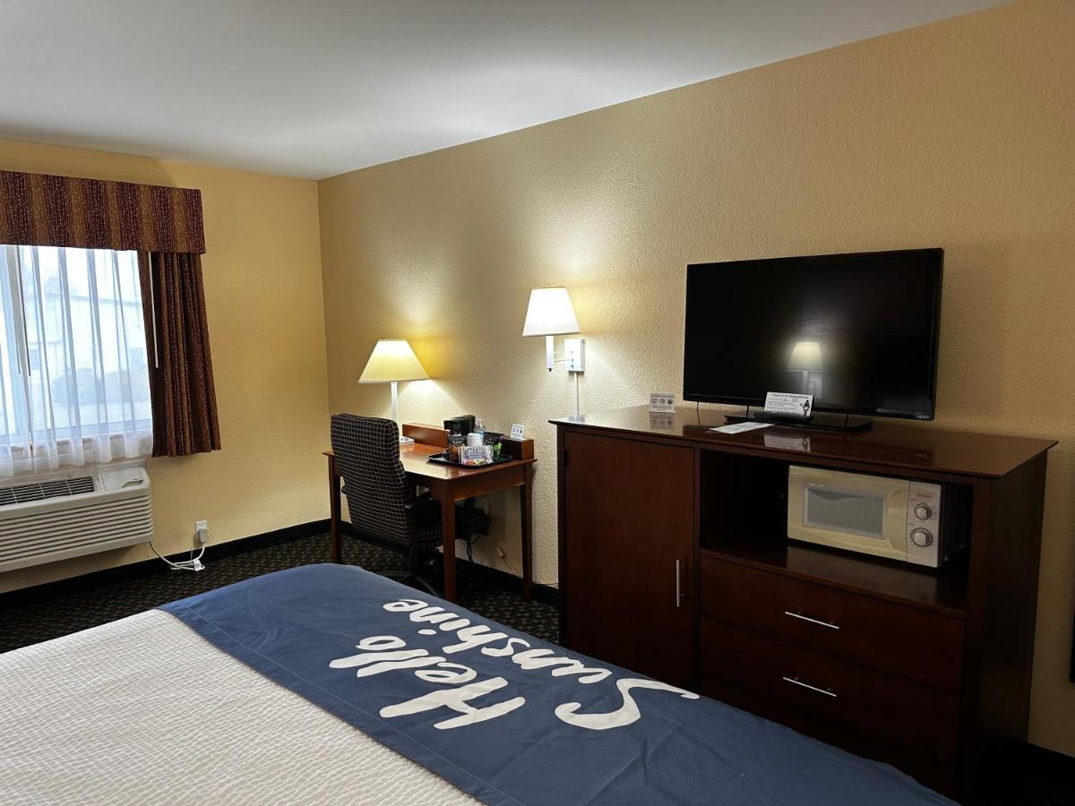 Days Inn By Wyndham Imlay City Bagian luar foto