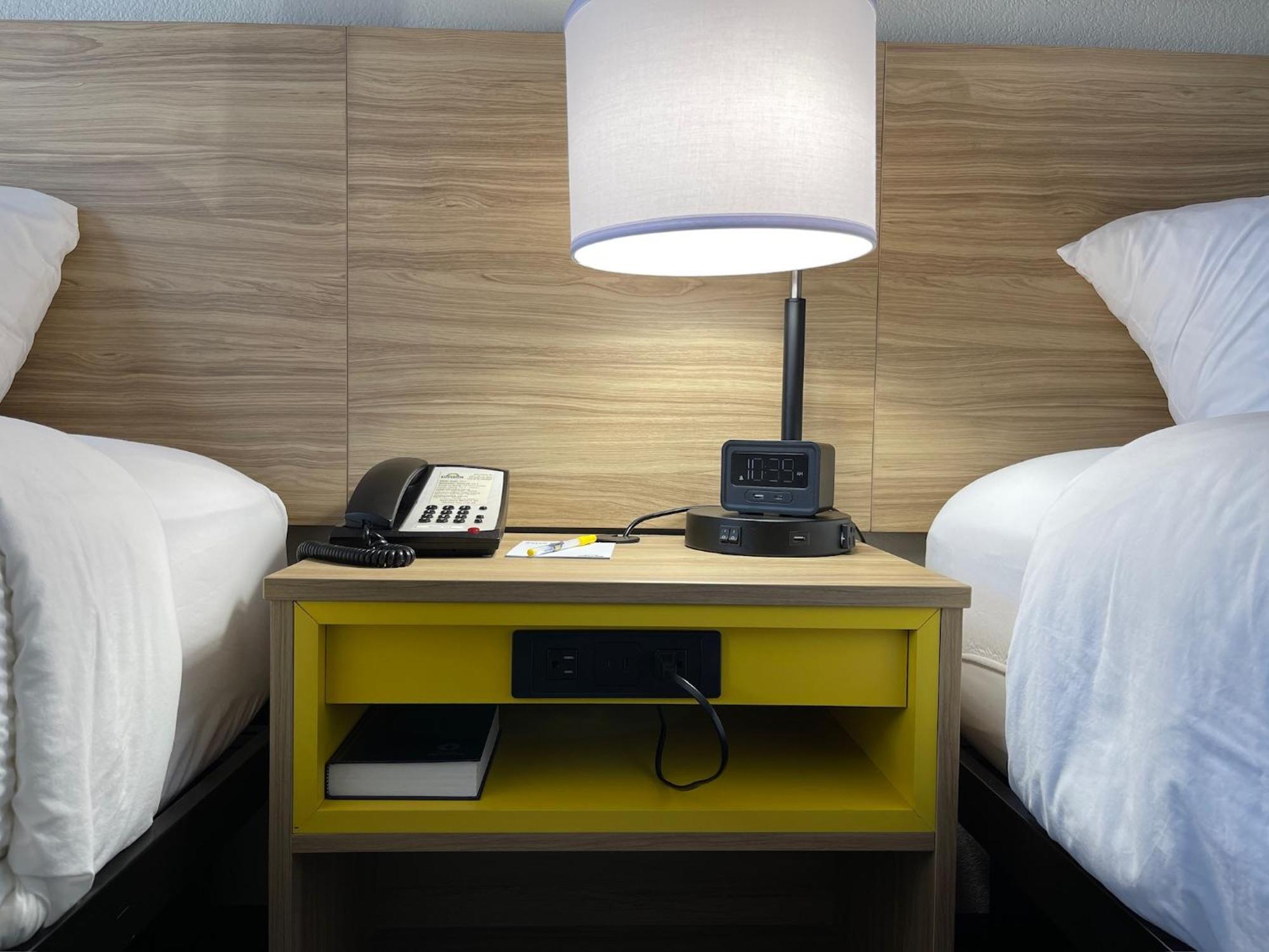 Days Inn By Wyndham Imlay City Bagian luar foto